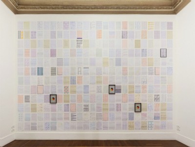 Untitled, 2018, installation, ink on paper, print on cotton paper, 285 sheet cm 28,7 x 21, 3 prints cm 29,5 x 22 x 3 (framed), cm 373 x 536 (ca.) 
