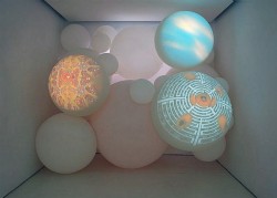 Multiverse,
2011,
installation, videoprojection on weather balloons,
dimensions variable